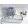 Image 1 : 4 HANDLED TRAYS + NEW SHOE LACES IN