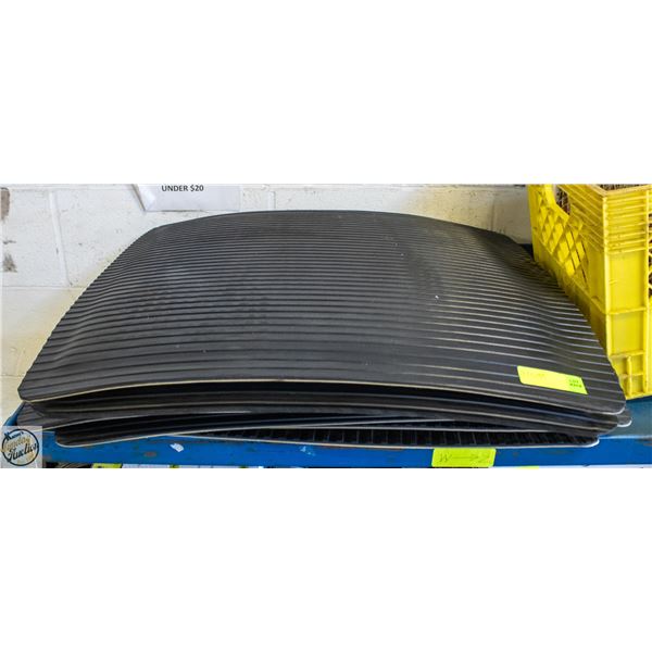 LOT OF 8 2' X 2' SINGLE FOAM ANTI FATIQUE MAT