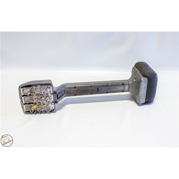 CARPET STRETCHING TOOL KNEE KICK