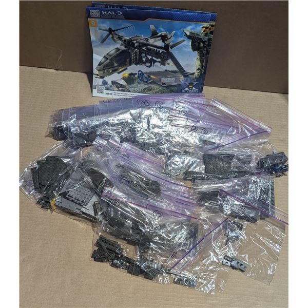 Mega Bloks Halo UNSC Falcon w/ Landing Pad Building Set