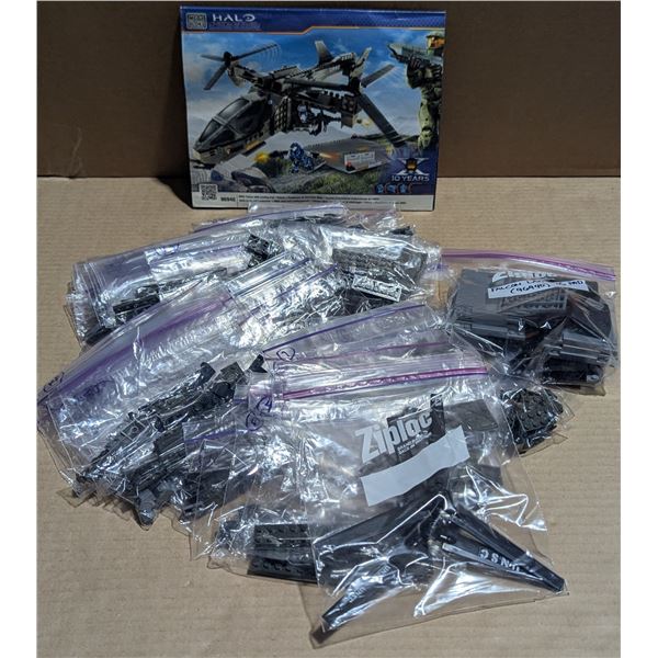 Mega Bloks Halo UNSC Falcon w/ Landing Pad Building Set