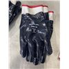Image 3 : 3 NEW PAIRS RUBBER WORK GLOVES AND BENCH VICE