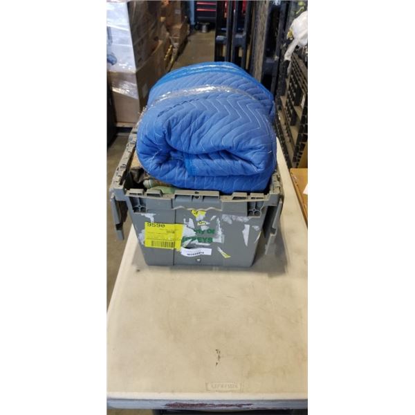 TOTE WITH 5 MOVING BLANKETS