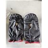 Image 3 : 2 BOXING GLOVES SETS AND NEW HANDWRAPS