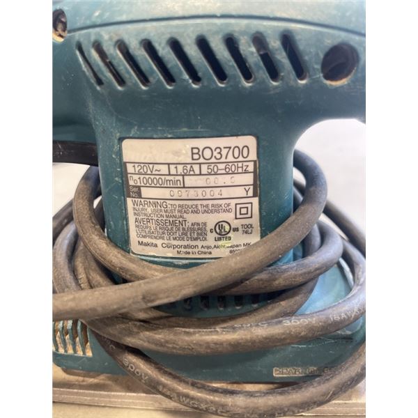 MAKITA SANDER AND 2 EXTENSION CORDS