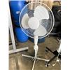Image 2 : 2 WHITE FLOOR FANS