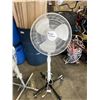 Image 3 : 2 WHITE FLOOR FANS