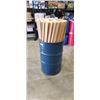 Image 1 : BARRELL FULL OF HEMLOCK WOOD PIECES, 48 INCH LENGTHS