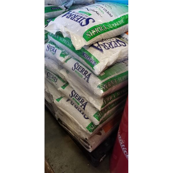 PALLET OF 29 NEW 40KG BAGS 100% NATURAL DOUGLAS FIR PELLETS AND SOME HARDWOOD PELLETS