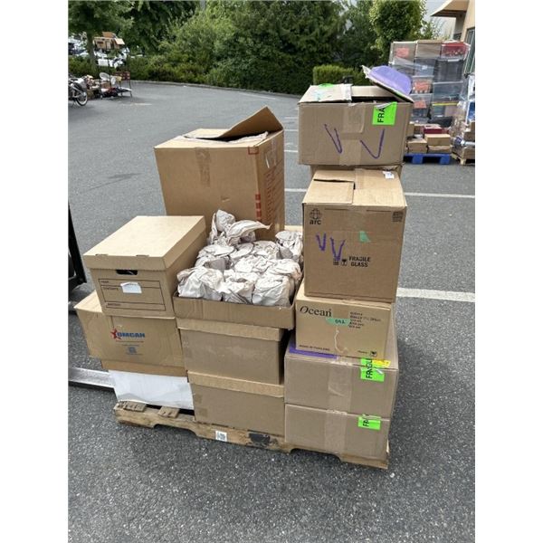 HALF PALLET OF BRANDED PINT GLASSES, MAINLY BUD LIGHT