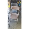 Image 4 : 4 FOLDING CHAIRS AND ZERO GRAVITY LOUNGE CHAIR