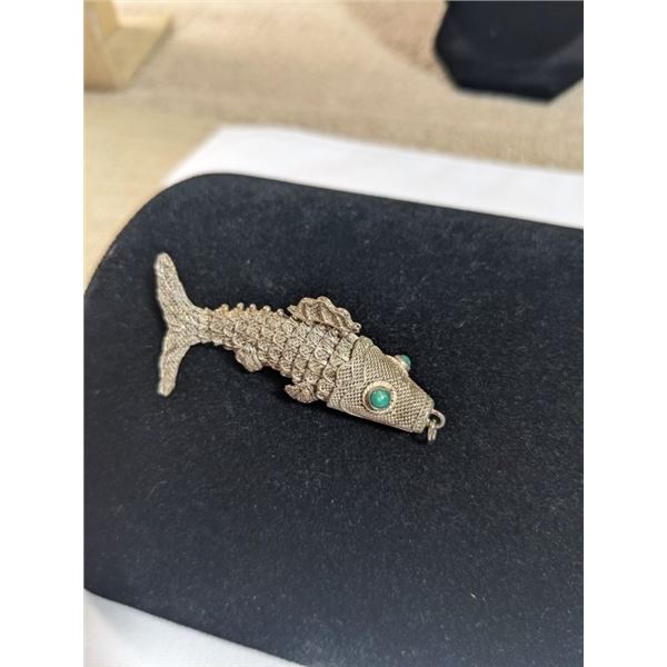 VINTAGE HAND CRAFTED SILVER FISH ORNAMENT 2.5" LENGTH