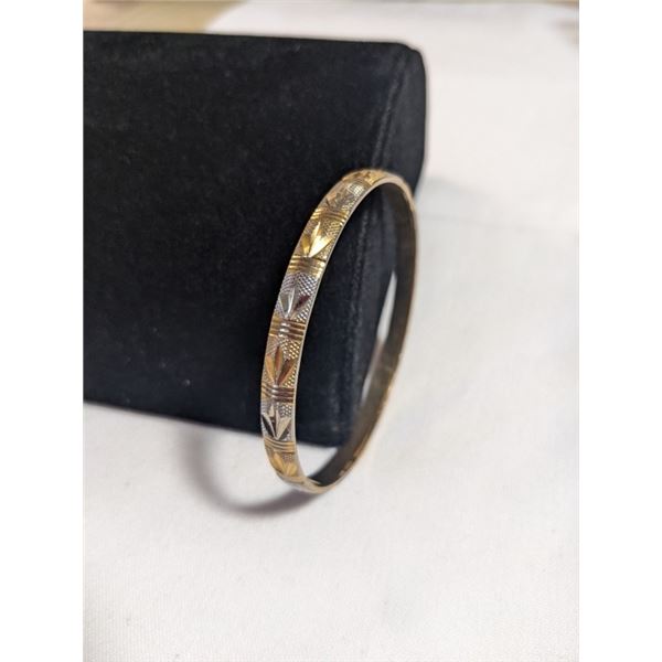 HAND ENGRAVED GOLD TONE BANGLE
