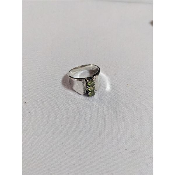 STERLING SILVER W/ GREEN PERIDOT STONES RING MARKED 925