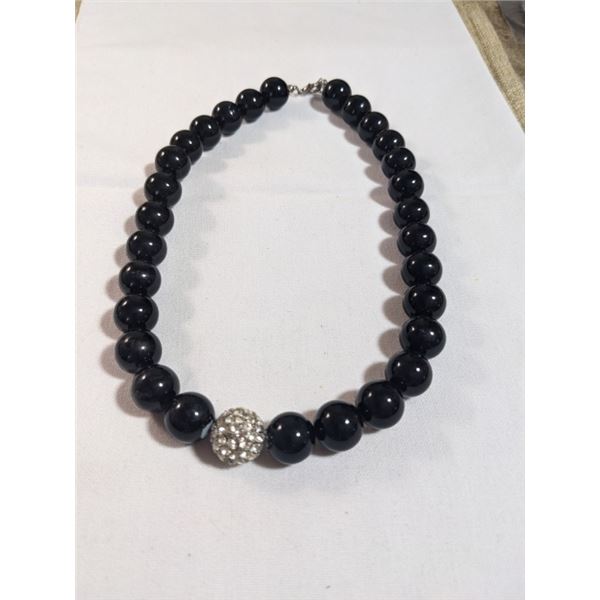 BLACK STONES BEAD CHOKER NECKLACE