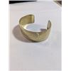Image 3 : GOLD TONE HAIDA OPEN CUFF BANGLE, UNAUTHENTICATED