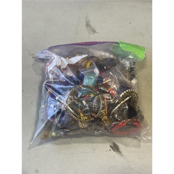 LARGE BAG OF ESTATE AND COSTUME JEWELLERY