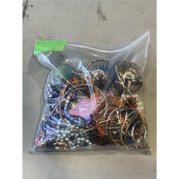 LARGE BAG OF ESTATE AND COSTUME JEWELLERY