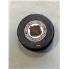 Image 3 : TIN OF 26 VANCOUVER CANUCKS BRANDED HOCKEY PUCKS
