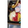 Image 2 : LARGE BOX OF STUFFED ANIMALS