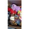 Image 3 : LARGE BOX OF STUFFED ANIMALS