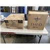 Image 1 : CASE OF 8 INCH HINGED CONTAINERS AND CASE OF RECTANGULAR FOOD CONTAINERS