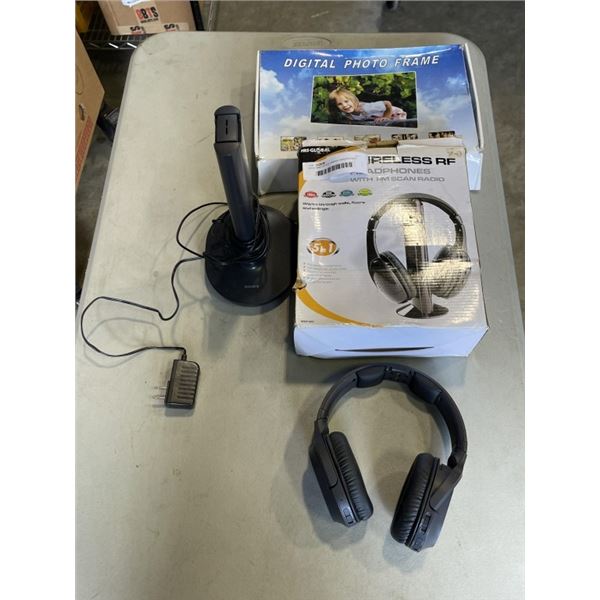 SONY AND OTHER GAMING HEADPHONES AND DIGITAL PHOTO FRAME