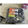 Image 5 : 4 BENTOLOGY LUNCH BAGS 2 ARE KITS WITH CONTAINERS AND ICE PACKS ETC