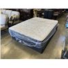 Image 1 : SEALY POSTUREPEDIC QUEENSIZE MATTRESS AND BOXSPRING