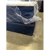 Image 4 : SEALY POSTUREPEDIC QUEENSIZE MATTRESS AND BOXSPRING