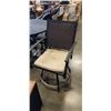 Image 2 : OUTDOOR PATIO TABLE WITH 4 CHAIRS