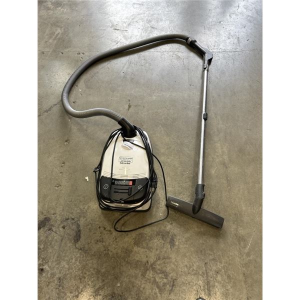 MIELE S528 VACUUM