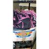 Image 3 : BOX OF BLANKETS INCLUDING MOVING PADS, AND BOX OF ASSORTED HOUSEHOLD GLASS ACCESSORIES