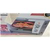 Image 3 : BLACK & DECKER 4-SLICE AIR FRY TOASTER OVEN - TESTED WORKING, RETAIL $179