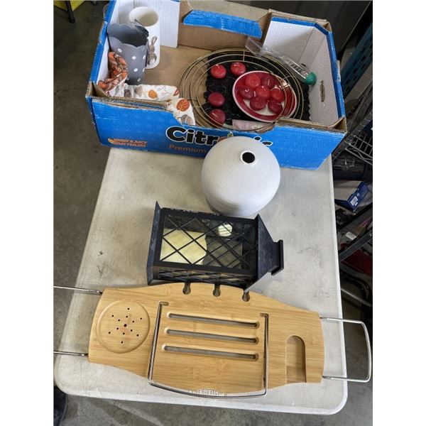 TRAY OF HOUSEHOLD DECOR