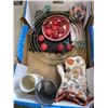 Image 2 : TRAY OF HOUSEHOLD DECOR