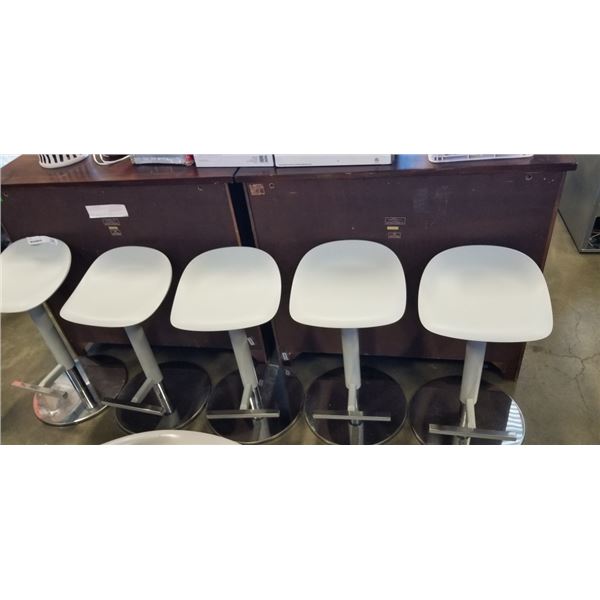 SET OF 5 MODERN ADJUSTABLE HEIGHT BAR STOOLS