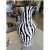 Image 2 : ZEBRA PRINT VASE AND SALT LAMP
