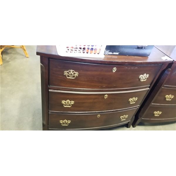 MAHOGANY 3 DRAWER DRESSER