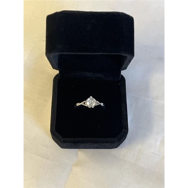 NEW PLATINUM PLATED 0.8CT SIMULATED DIAMOND (CZ) TWIST RING, RESIZEABLE