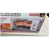 Image 3 : BLACK AND DECKER 4-SLICE AIR FRY TOASTER OVEN - TESTED WORKING, RETAIL $179
