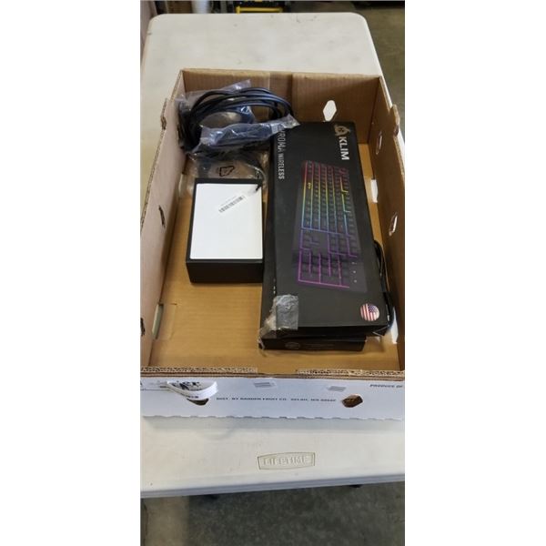 TRAY OF COMPUTER ACCESSORIES AND CORDS