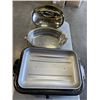 Image 1 : ELECTRIC ROASTER AND STAINLESS TURKEY ROASTER PAN