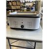 Image 2 : ELECTRIC ROASTER AND STAINLESS TURKEY ROASTER PAN