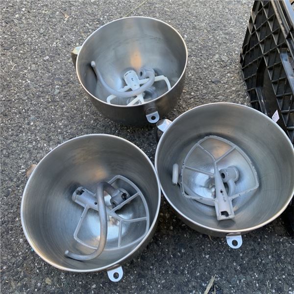 3 STAINLESS STAND MIXING BOWLS WOTH ATTACHMENTS