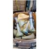Image 1 : BOX OF ARTGLASS VASES