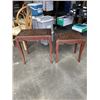 Image 1 : 2 MAHOGNAY FINISH SIDE TABLES