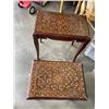 Image 2 : 2 MAHOGNAY FINISH SIDE TABLES