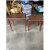 Image 3 : 2 MAHOGNAY FINISH SIDE TABLES