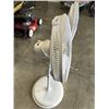 Image 3 : 2 WHITE FLOOR FANS